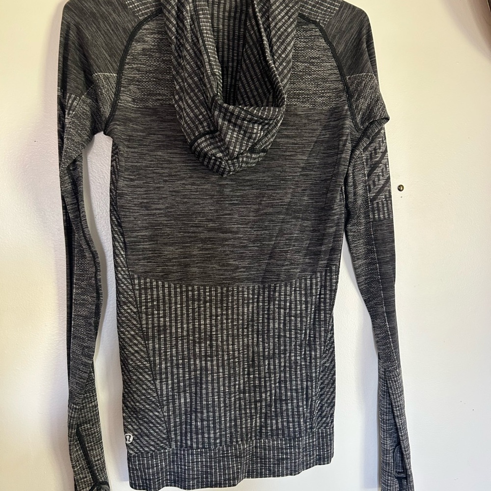 Women's lululemon pull over